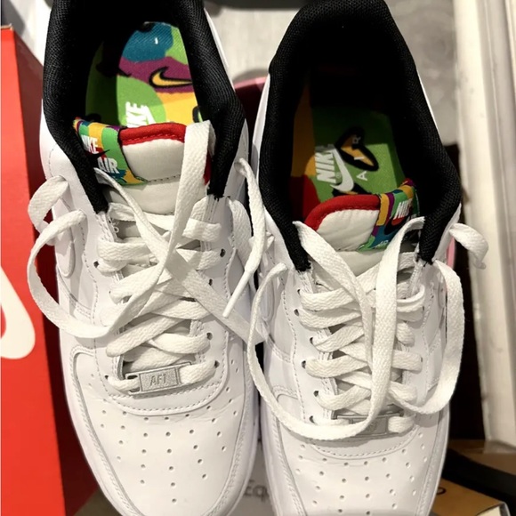 Nike Air Force 1 LV8 - Picture 4 of 4